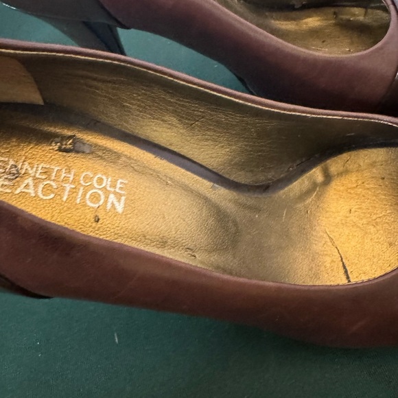 A cute addition to your shoe collection! Kenneth Cole Leather Heels Size 6.5 - Picture 10 of 16